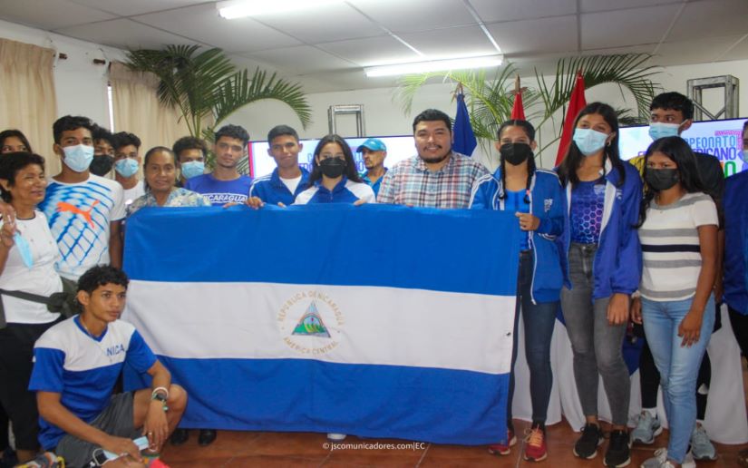 un grupo de jovenes